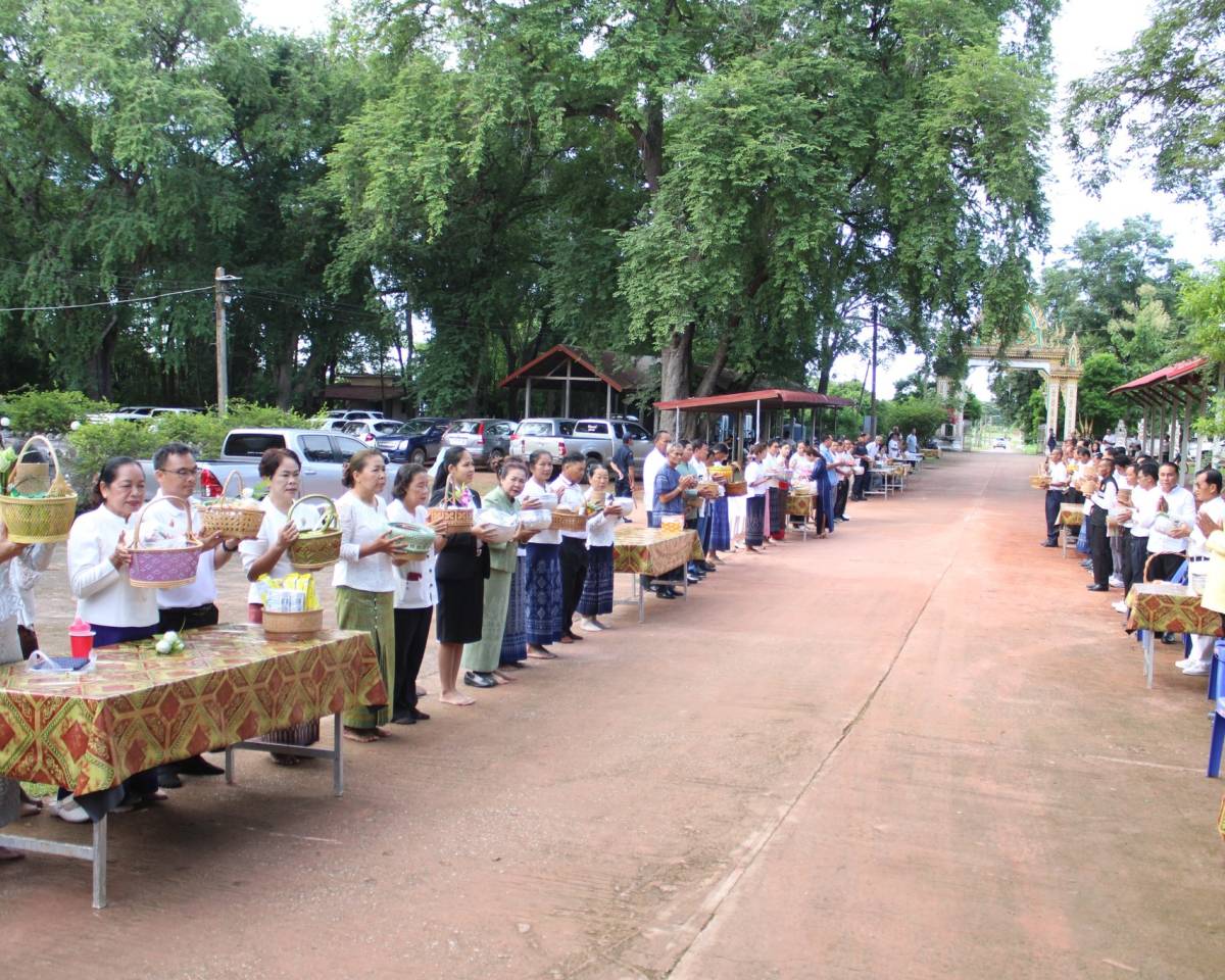 ร่วมกิจกรรมทำบุญตักบาตรในวันธรรมสวนะ ตามโครงการสร้างความปรองดองสมานฉันท์ โดยใช้หลักธรรมทางศาสนา ขยายผลสู่ หมู่บ้านศีลธรรม ณ วังใหม่เชียงคง บ้านพักกาดย่า หมู่บ้าน 7 ตำบลปะโค อำเภอกุดจับ จังหวัดอุดรธานี